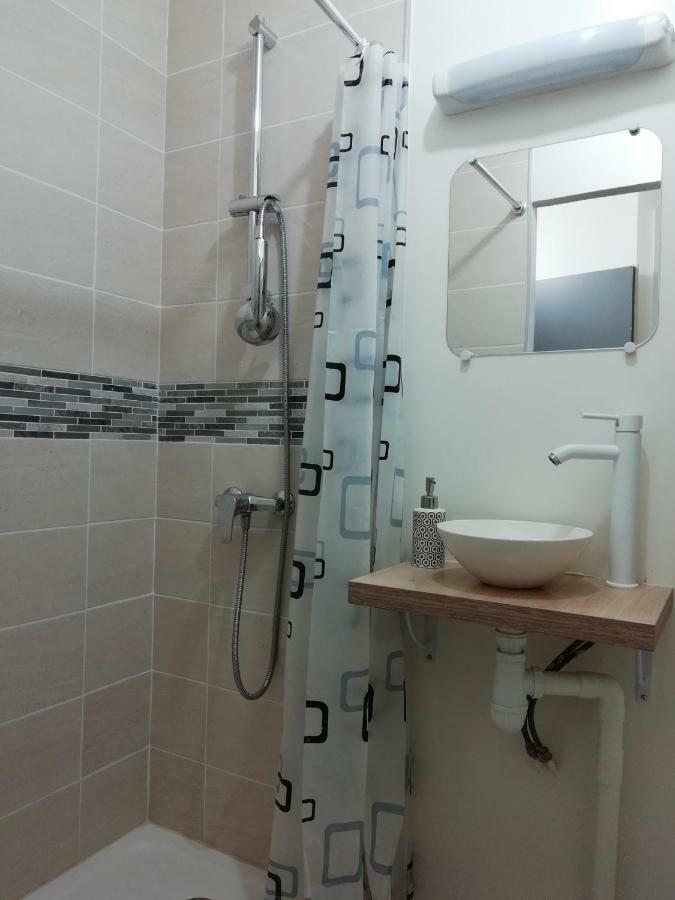 Chic Studio Near Paris Apartment แซงต์-เดอนี ภายนอก รูปภาพ