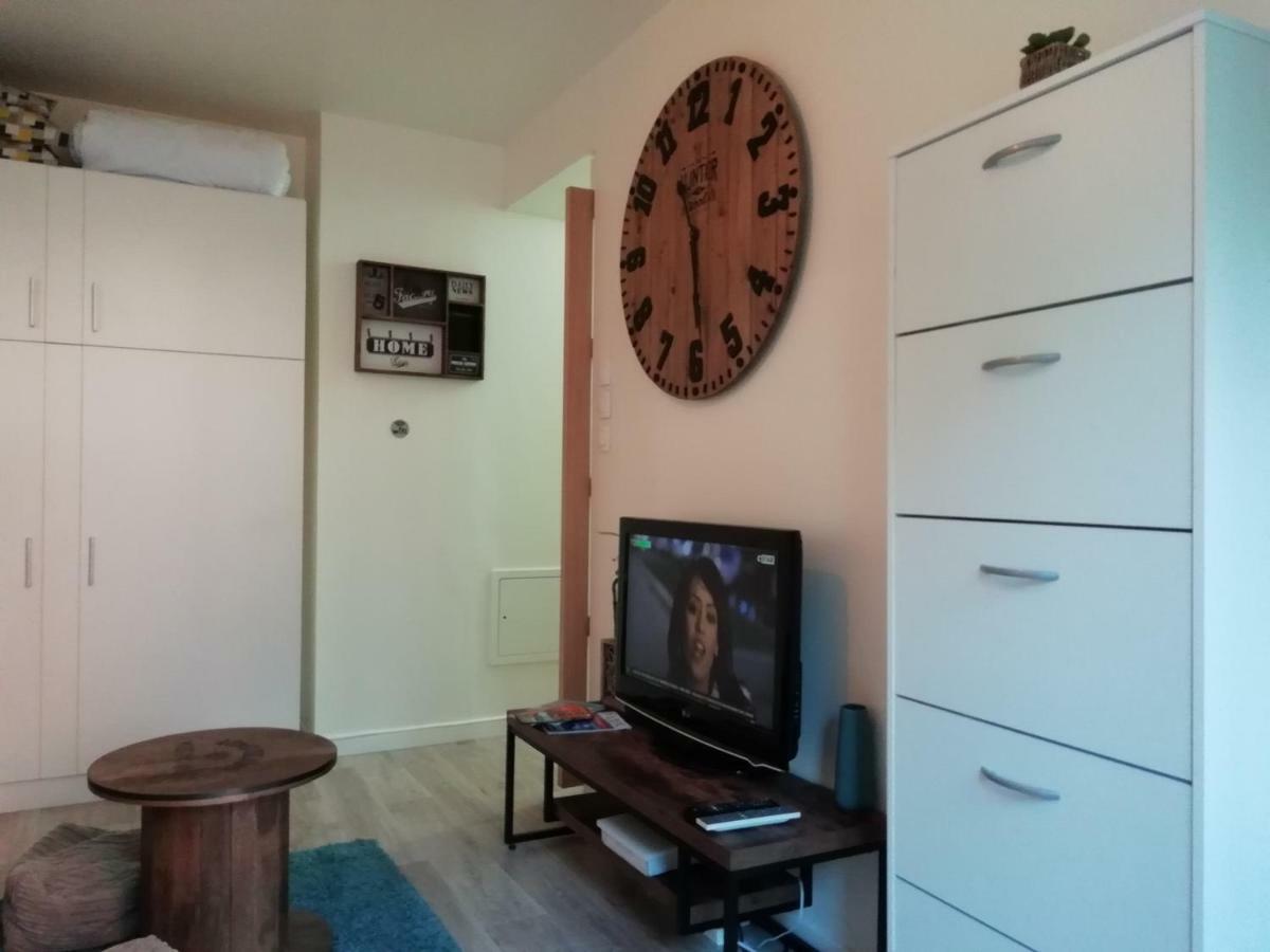 Chic Studio Near Paris Apartment แซงต์-เดอนี ภายนอก รูปภาพ